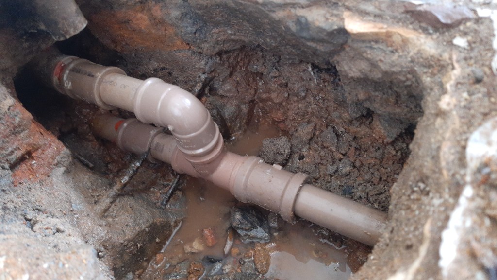 Em catalão GO encanador que localiza vazamento predial. ☎️ 64 999025988.